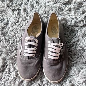 WOMEN’S GREY LO-PRO VANS